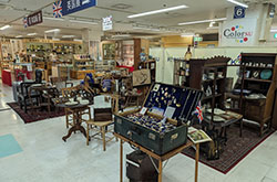 �ߓS�S�ݓX�����X�y�p���W�z�`Queen to King�`