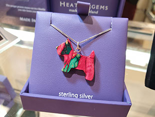 ���[�����C�J�[�Y