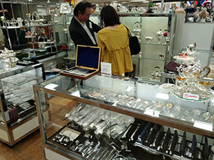 �A���e�B�[�N�E�V�F�[��